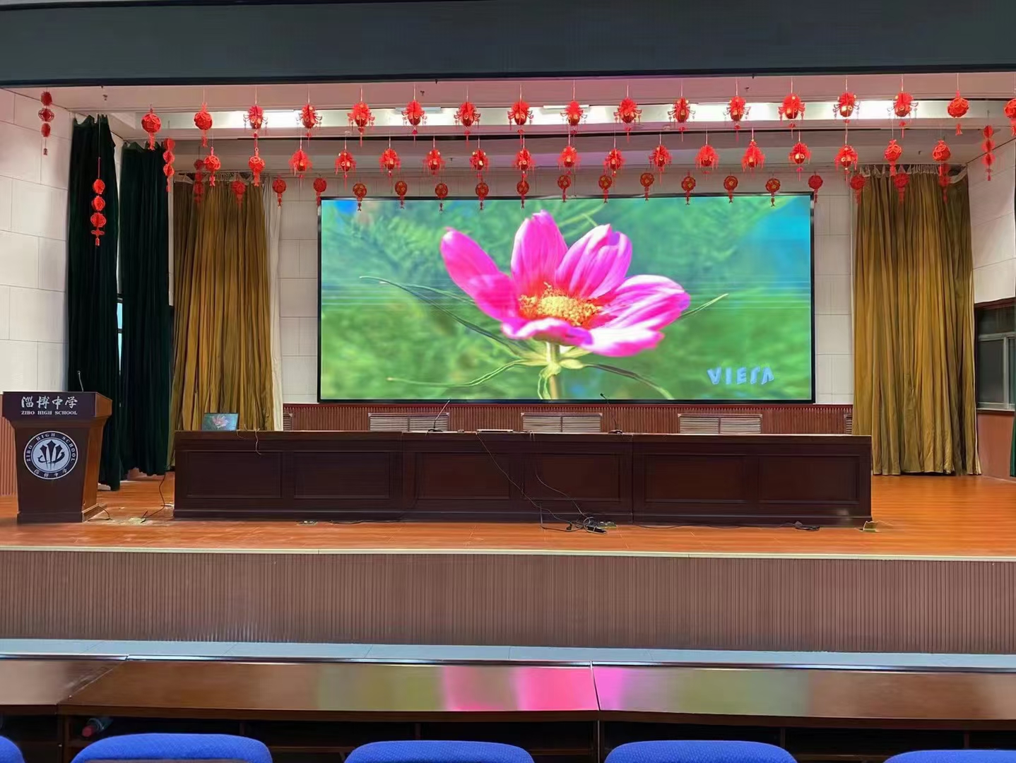山東淄博中學室內報告大廳LED電子顯示屏LED大屏幕案例